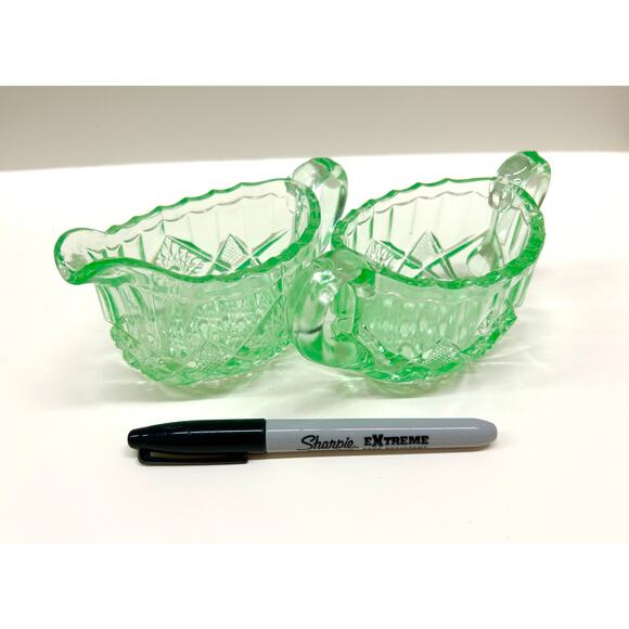 Green UV Glow Sugar and Creamer Set, Depression Era L. E. Smith Uranium Glass - Picture 7 of 7